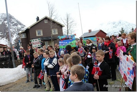 Kransenedleggelse ved kirka